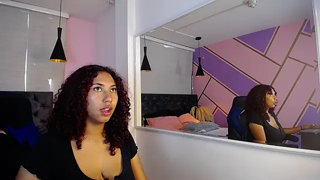 Snapshot of lauraltt chatting on December 2024 07:21:02 PM lauraltt online show from December 2024 07:21:02 PM