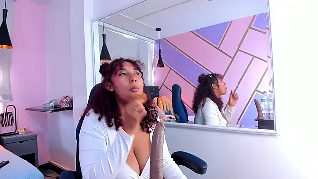 Snapshot of lauraltt chatting on January 2025 04:02:02 PM lauraltt online show from January 2025 04:02:02 PM