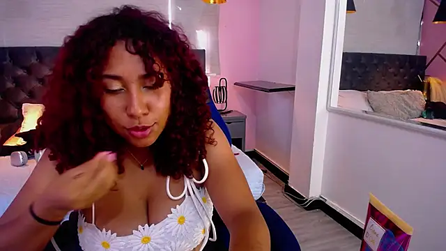 Snapshot of lauraltt chatting on January 2025 06:57:02 PM lauraltt online show from January 2025 06:57:02 PM