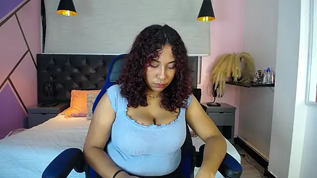 Snapshot of lauraltt chatting on January 2025 02:04:01 AM lauraltt online show from January 2025 02:04:01 AM