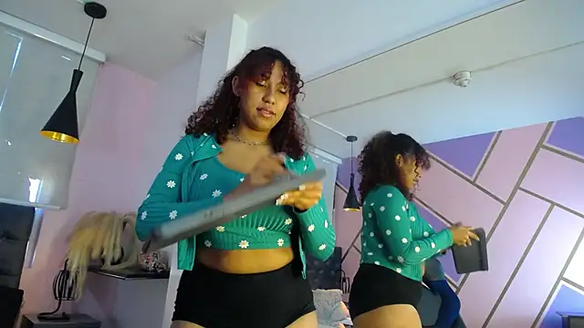 Snapshot of lauraltt chatting on January 2025 01:11:01 PM lauraltt online show from January 2025 01:11:01 PM