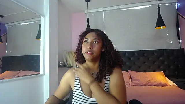 Snapshot of lauraltt chatting on February 2025 01:30:01 PM lauraltt online show from February 2025 01:30:01 PM