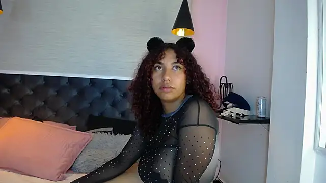 Snapshot of lauraltt chatting on February 2025 09:28:01 AM lauraltt online show from February 2025 09:28:01 AM