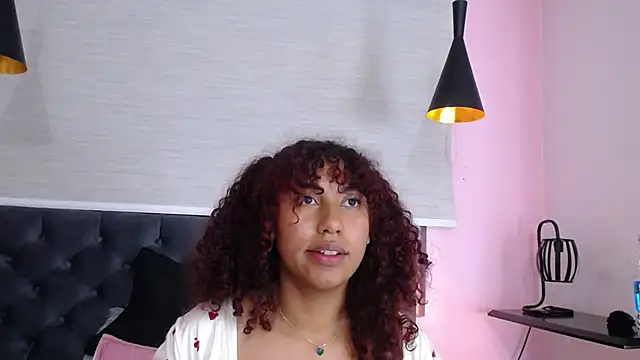 Snapshot of lauraltt chatting on February 2025 07:11:01 AM lauraltt online show from February 2025 07:11:01 AM