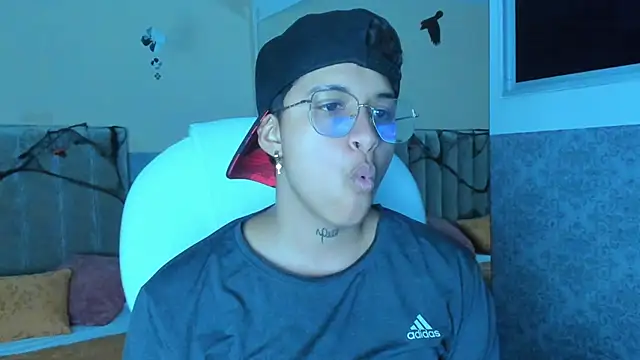 Dominick jones online show from October 2025 04:45:02 AM