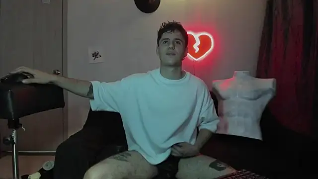 Snapshot of Antonello_Vannucci chatting on December 2024 02:58:01 AM Antonello Vannucci online show from December 2024 02:58:01 AM