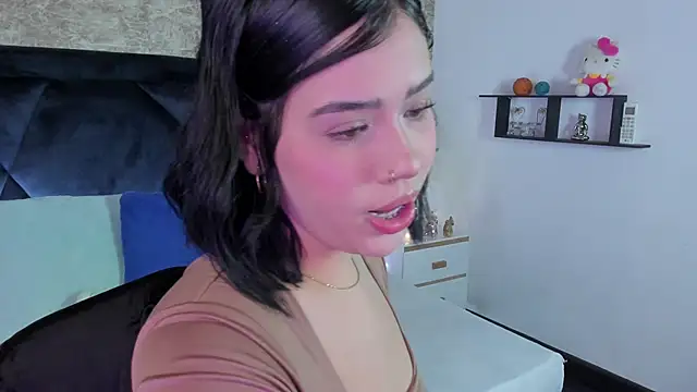 Lily Woodz online show from November 2025 07:17:01 PM