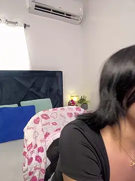 Lily Woodz online show from February 2026 07:04:01 PM