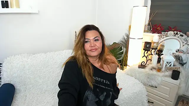 Aileen Stone online show from December 2024 04:41:01 PM