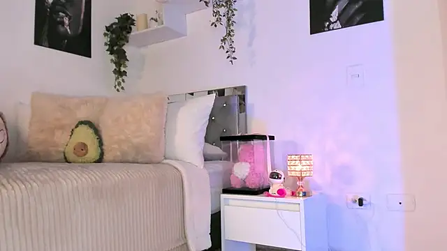 Alissonroses online show from September 2025 09:18:01 PM