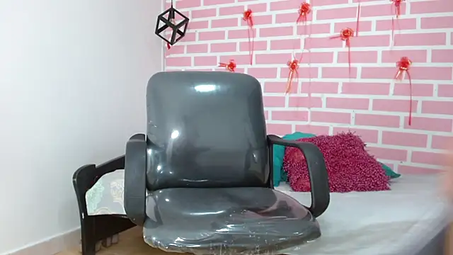 Snapshot of dani-lue chatting on February 2025 12:15:02 PM dani-lue online show from February 2025 12:15:02 PM