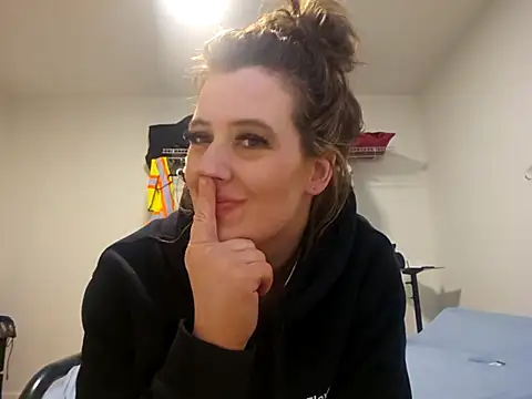 stunnaagirll online show from October 2025 07:01:02 PM