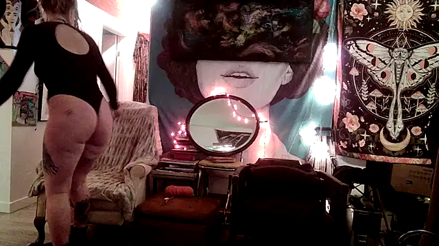 Snapshot of SilverandFox chatting on January 2025 09:34:01 PM SilverandFox online show from January 2025 09:34:01 PM