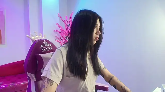 Leia queens online show from January 2025 11:31:01 AM