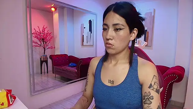 Leia queens online show from March 2025 05:33:01 PM