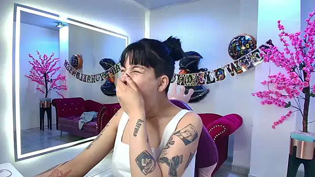 Leia queens online show from October 2025 12:19:02 PM