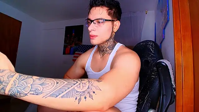 DennisWalkerr online show from October 2025 11:58:01 PM