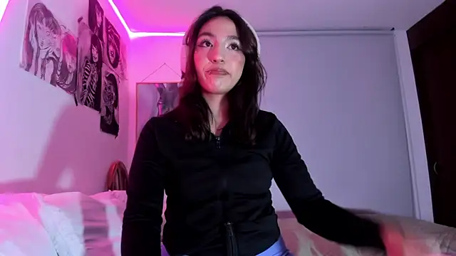 lauuraww online show from March 2025 03:45:01 AM