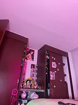 lauuraww online show from March 2025 02:49:02 AM