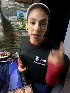 lauuraww online show from September 2025 04:58:02 AM
