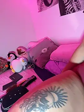 Snapshot of lauuraww chatting on September 2025 08:07:01 AM lauuraww online show from September 2025 08:07:01 AM