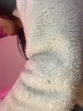 Snapshot of lauuraww chatting on September 2025 07:02:01 AM lauuraww online show from September 2025 07:02:01 AM