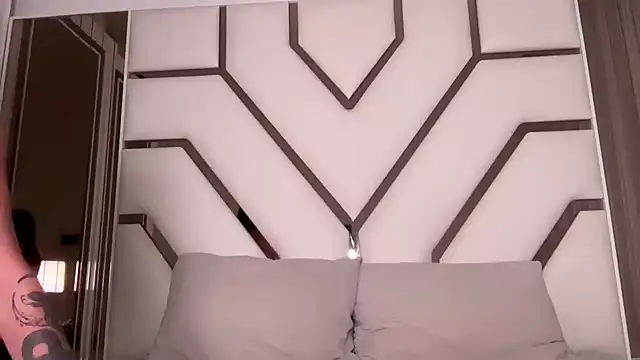 MilenaMilven online show from October 2025 05:22:01 PM