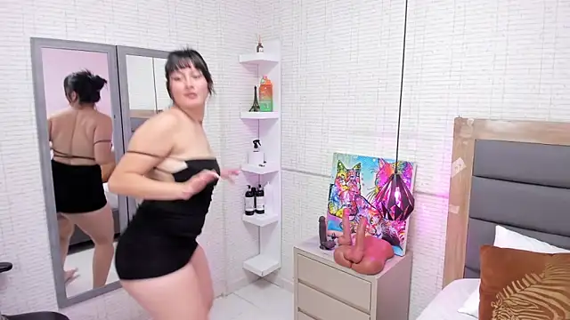 LOLAMAXI online show from October 2025 02:48:02 PM