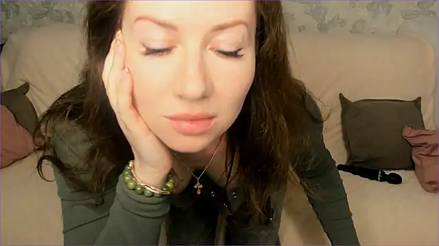 Snapshot of _yessJulia_ chatting on June 2026 07:44:01 AM yessJulia online show from June 2026 07:44:01 AM