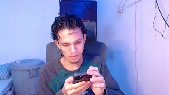 Snapshot of andy_dan18 chatting on July 2026 12:28:01 AM andy dan18 online show from July 2026 12:28:01 AM