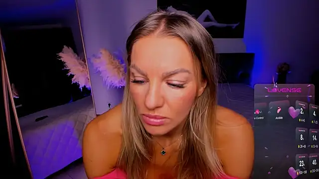 Oliva Candy online show from November 2025 09:40:01 AM