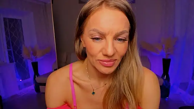 Snapshot of Oliva_Candy chatting on May 2026 08:47:02 PM Oliva Candy online show from May 2026 08:47:02 PM