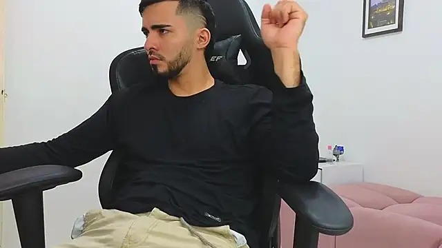 Massimoo 07 online show from January 2025 06:31:01 PM