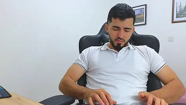 Massimoo 07 online show from February 2025 11:20:01 PM