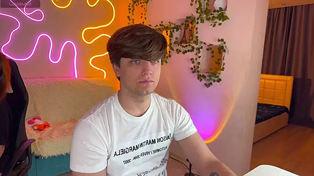 RobertAndLinela online show from October 2025 01:34:02 PM