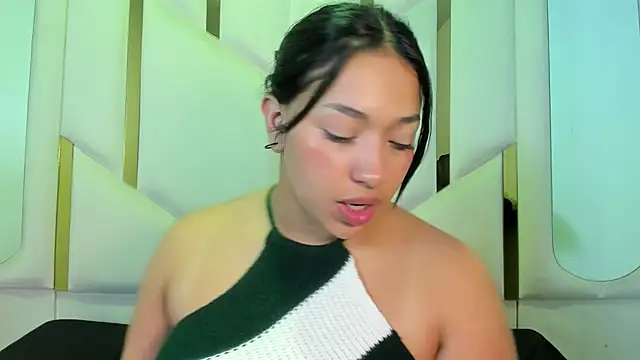 Snapshot of IsabellRodriguez18 chatting on June 2026 06:52:02 AM IsabellRodriguez18 online show from June 2026 06:52:02 AM