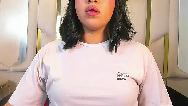 Snapshot of IsabellRodriguez18 chatting on June 2026 05:28:02 AM IsabellRodriguez18 online show from June 2026 05:28:02 AM