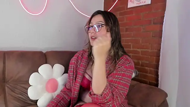 Hazelbrownn2000 online show from February 2025 04:20:01 PM