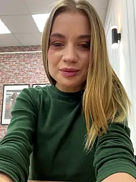 Snapshot of KiraMyers chatting on September 2025 04:51:02 AM KiraMyers online show from September 2025 04:51:02 AM