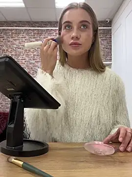 Snapshot of KiraMyers chatting on November 2025 04:23:01 AM KiraMyers online show from November 2025 04:23:01 AM