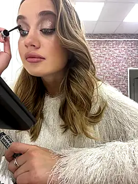 Snapshot of KiraMyers chatting on November 2025 04:33:02 AM KiraMyers online show from November 2025 04:33:02 AM