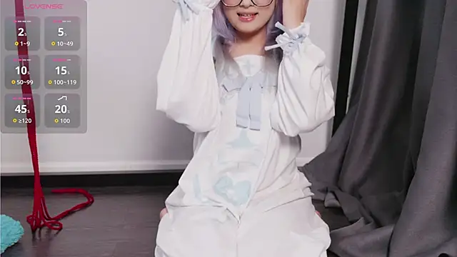 Yu UwU  online show from October 2025 01:57:02 PM