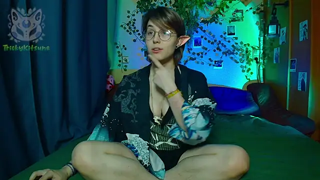 TrickyKitsune online show from April 2026 04:27:02 PM