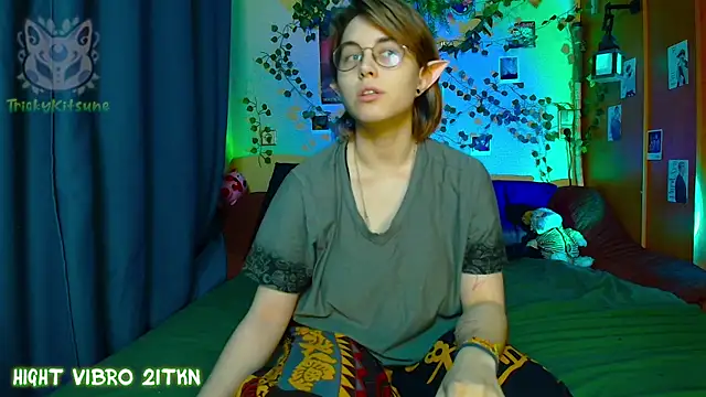 TrickyKitsune online show from May 2026 03:40:02 PM
