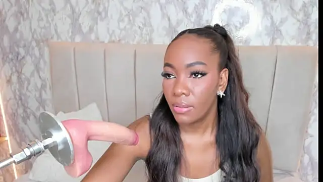 whiitneyfox online show from November 2025 09:38:01 PM