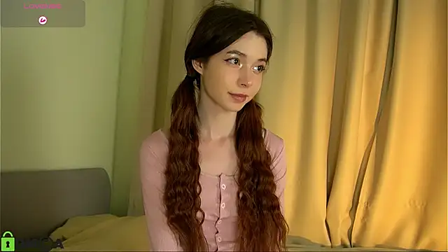Snapshot of LittleOriana chatting on February 2025 08:34:02 PM LittleOriana online show from February 2025 08:34:02 PM