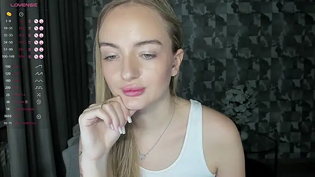 Snapshot of A_delina chatting on November 2025 03:33:02 PM A delina online show from November 2025 03:33:02 PM