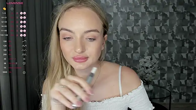 A delina online show from November 2025 01:54:02 PM