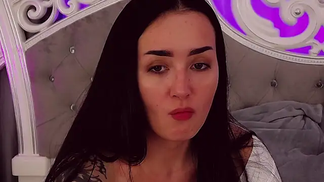 KimKhallifa online show from January 2025 10:37:02 AM