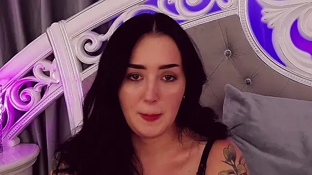 KimKhallifa online show from January 2025 11:11:02 AM